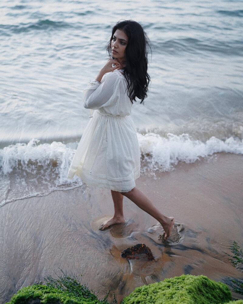 Malavika mohanan new hot beach clicks