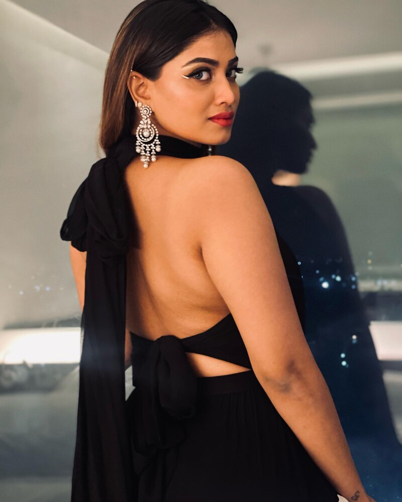 Shivani narayanan new hot black dress