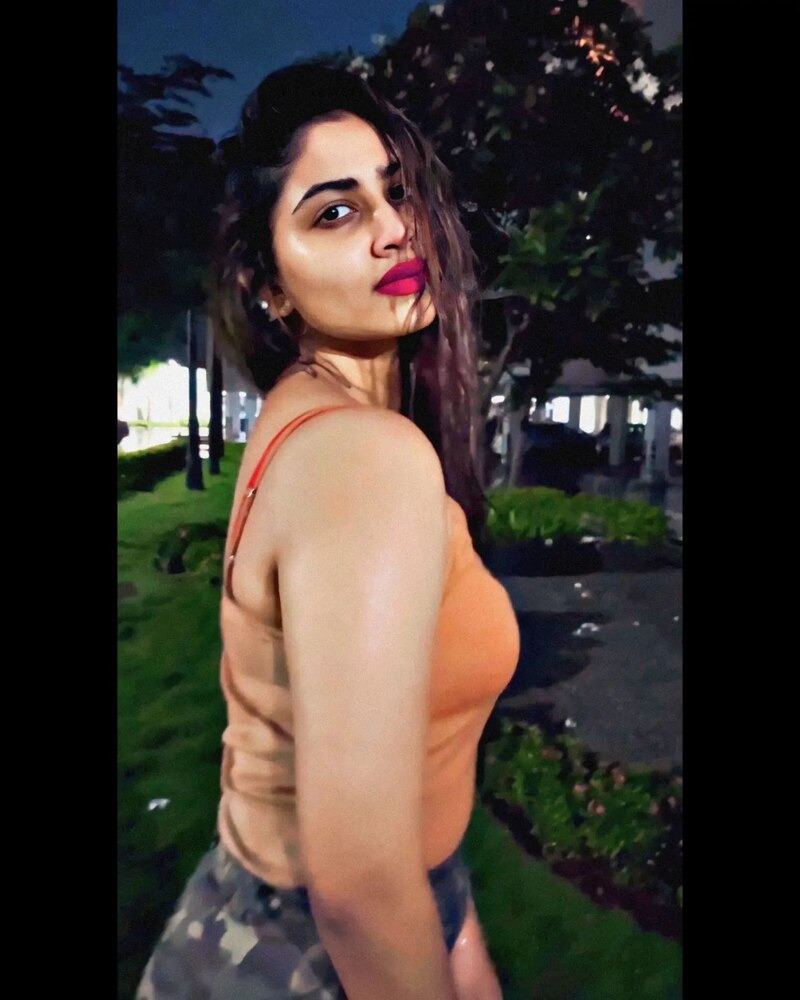 Shivani narayanan new hot vedio vairal