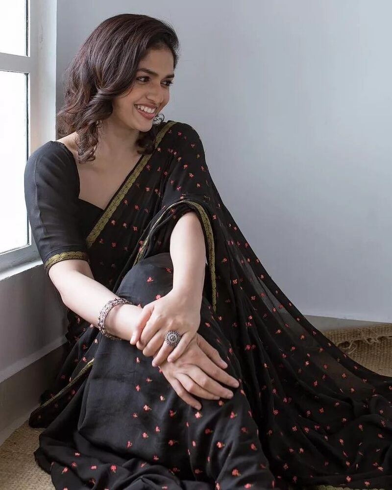 Sunainaaa saree new hot