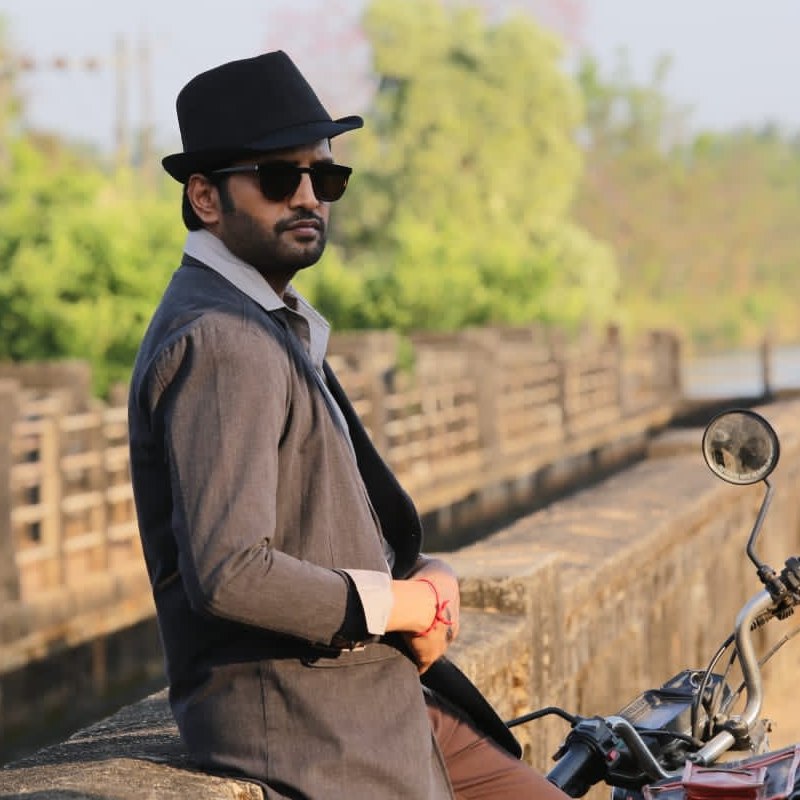 Santhanam in agent kannaiyiram video viral