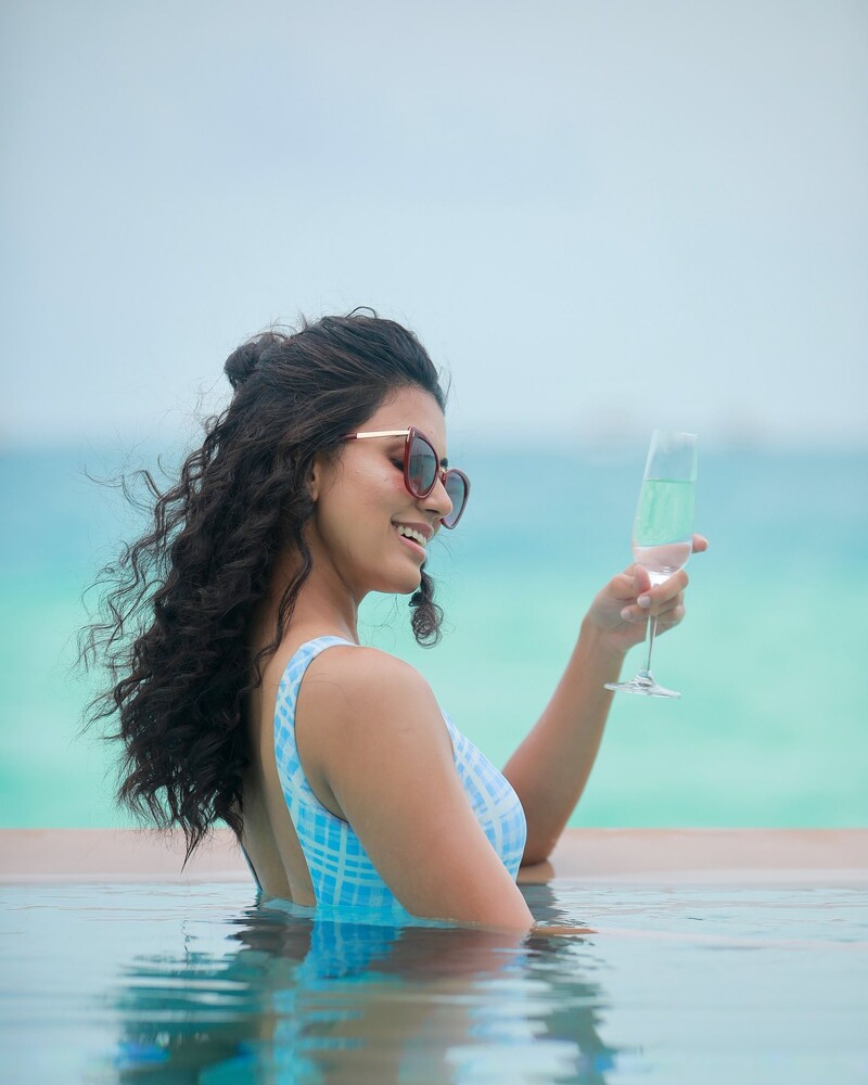 Anju kurian new hot bikkini maliyalam