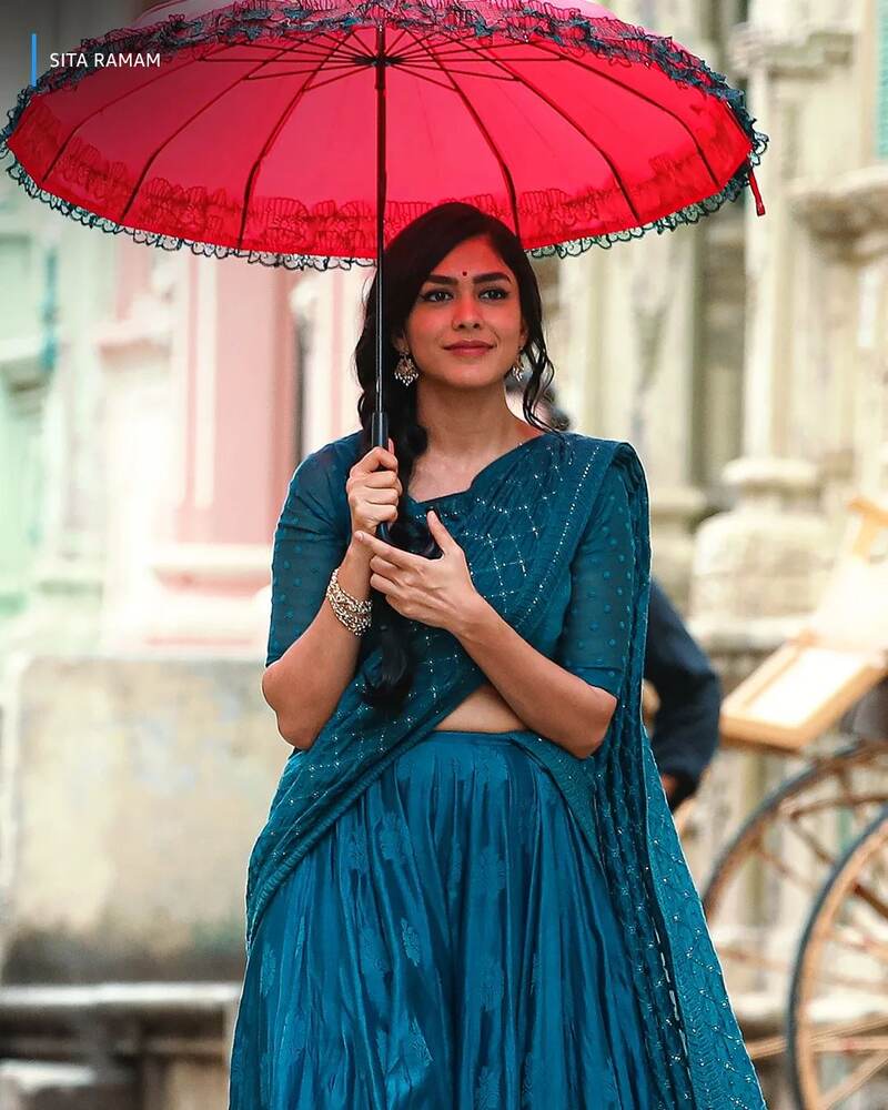 Mrunalthakur sitarman new hot