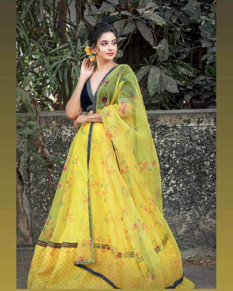 Divya ganesh newbhagya lakshmi hot