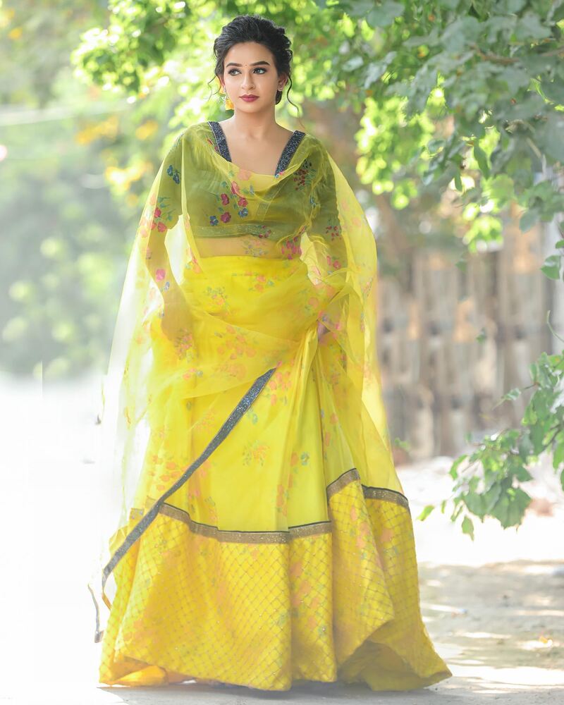 Divya ganesh newbhagya lakshmi hot