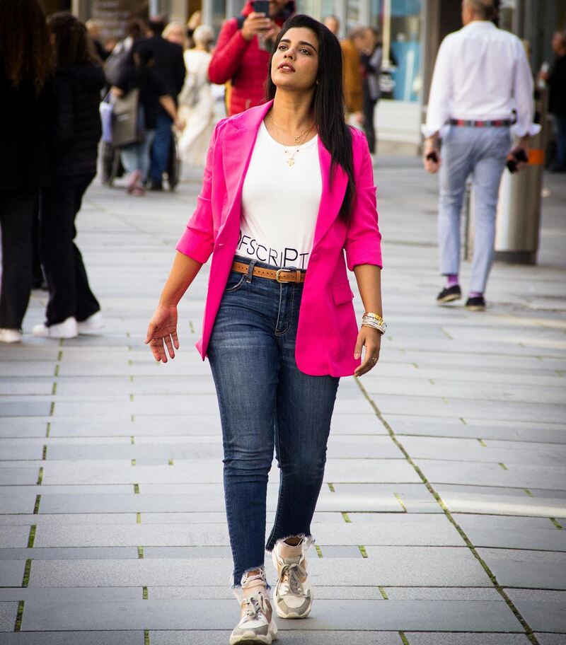 Aishwarya rajesh new hot vedio forign