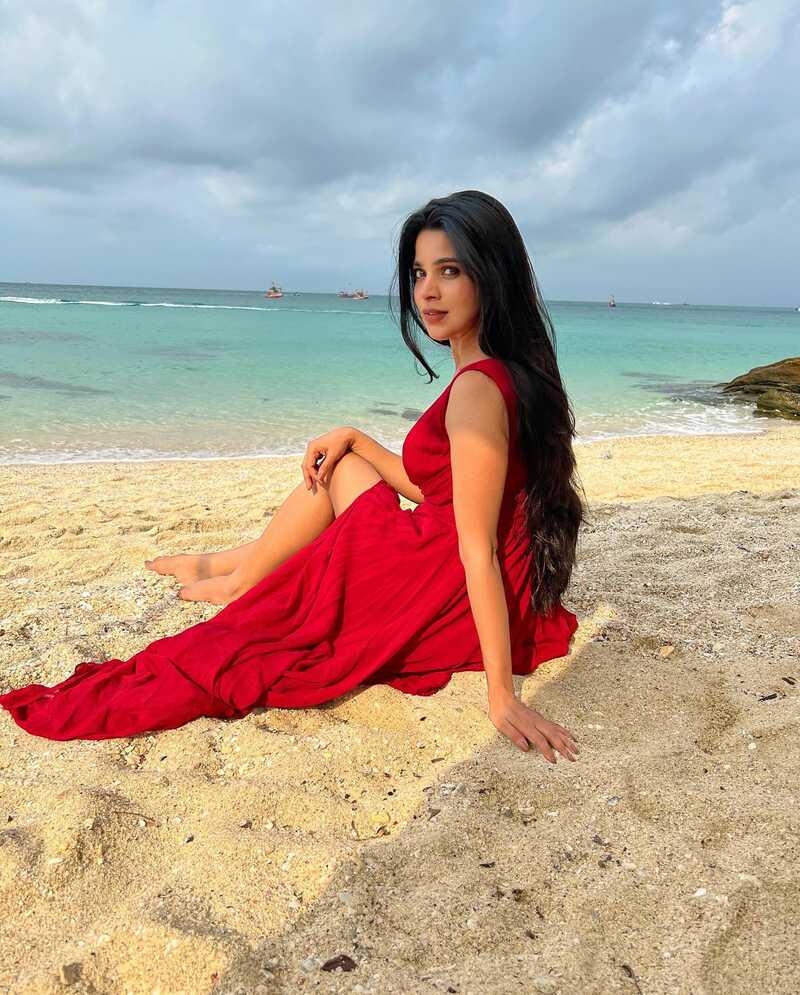 Divya bharath new hot clicks beach