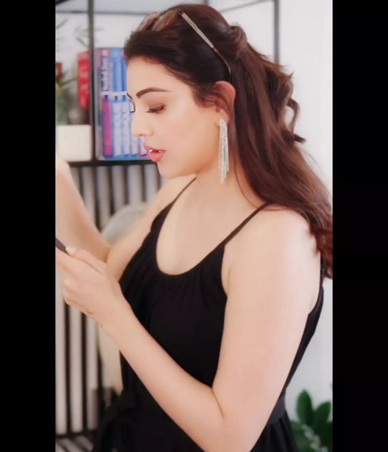 Kajalaggarwal blackdress new hotclicks