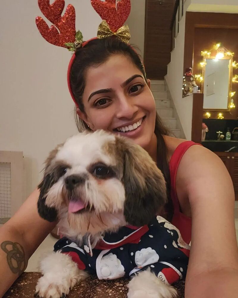 Varalaxmisarathkumar clicks new hot