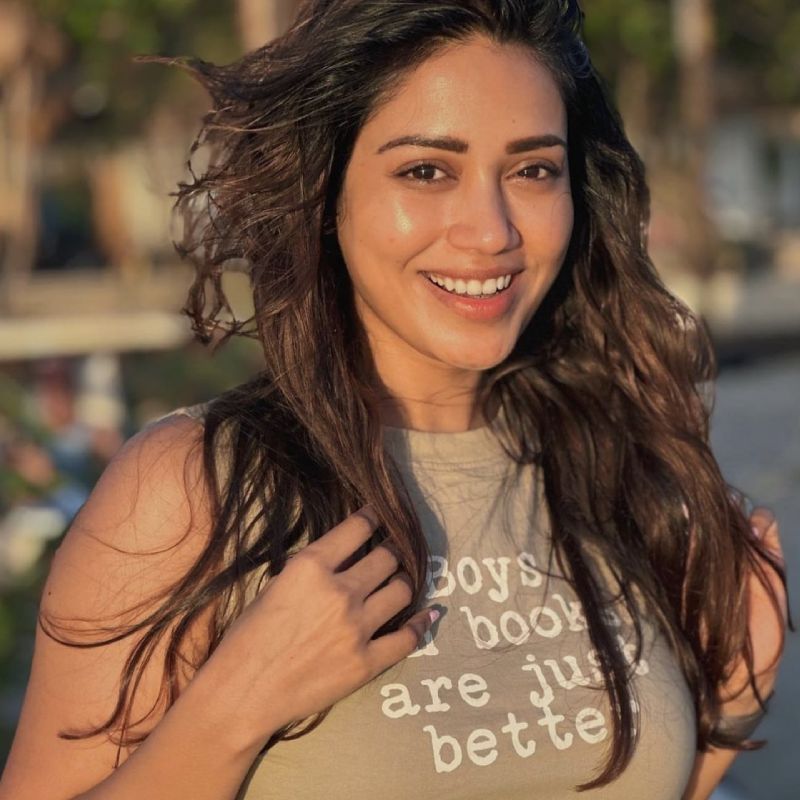 Nivetha happy face photo viral